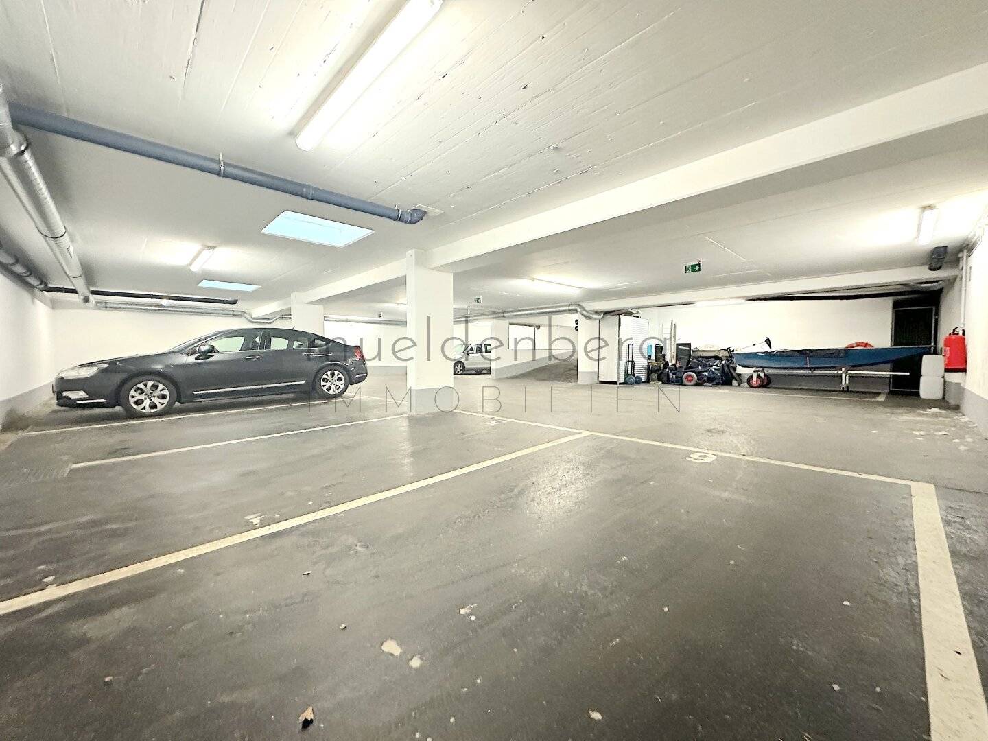 Neuwertige Tiefgaragenplätze in 1210 Wien - Sichern Sie sich jetzt Ihren Stellplatz!