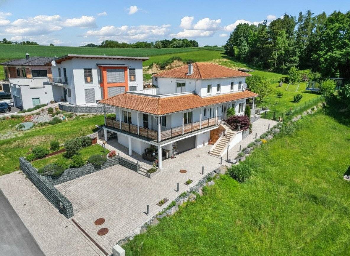 Toskanaflair am Waldrand – Architektonisches Landhaus in sanfter Hanglage mit Weitblick