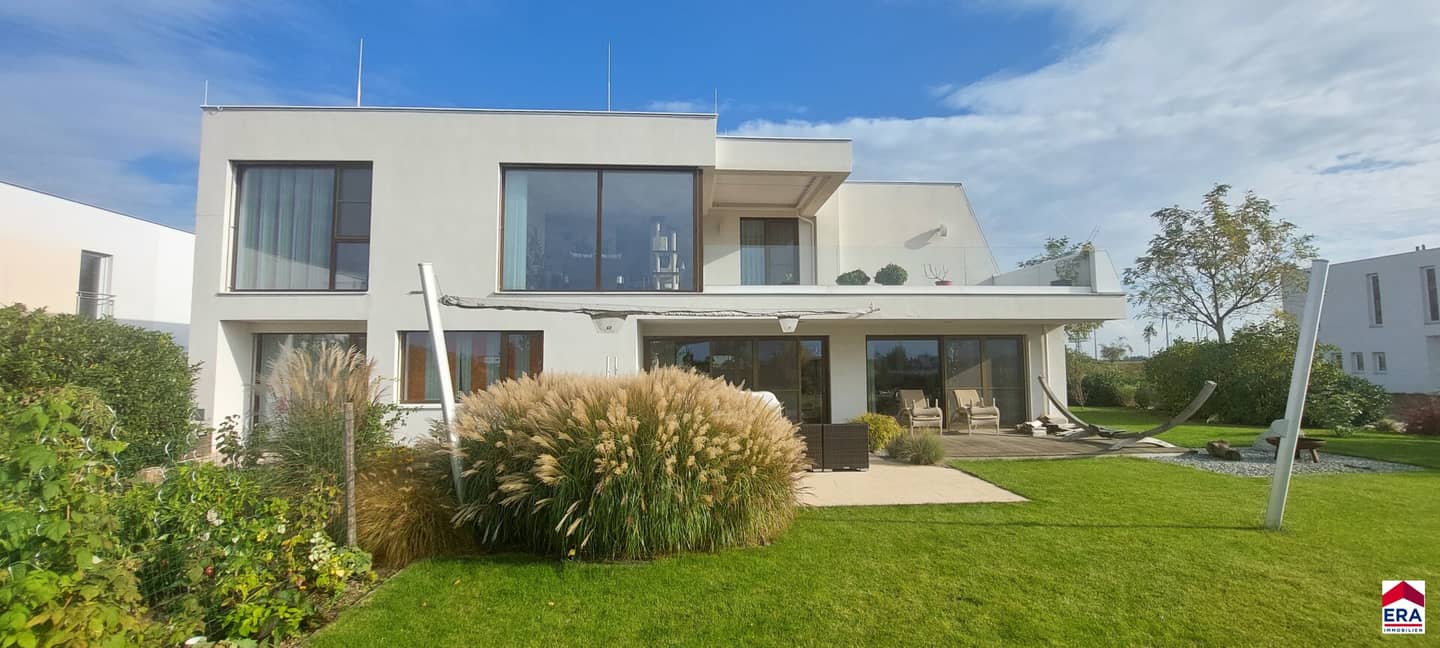 Moderne lichtdurchflutete Traumvilla in bester Lage am See