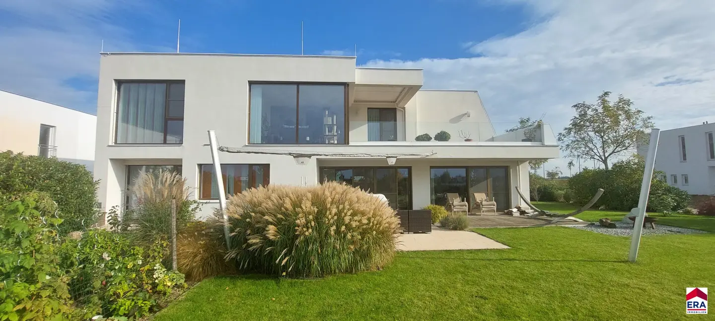 Moderne lichtdurchflutete Traumvilla in bester Lage am See