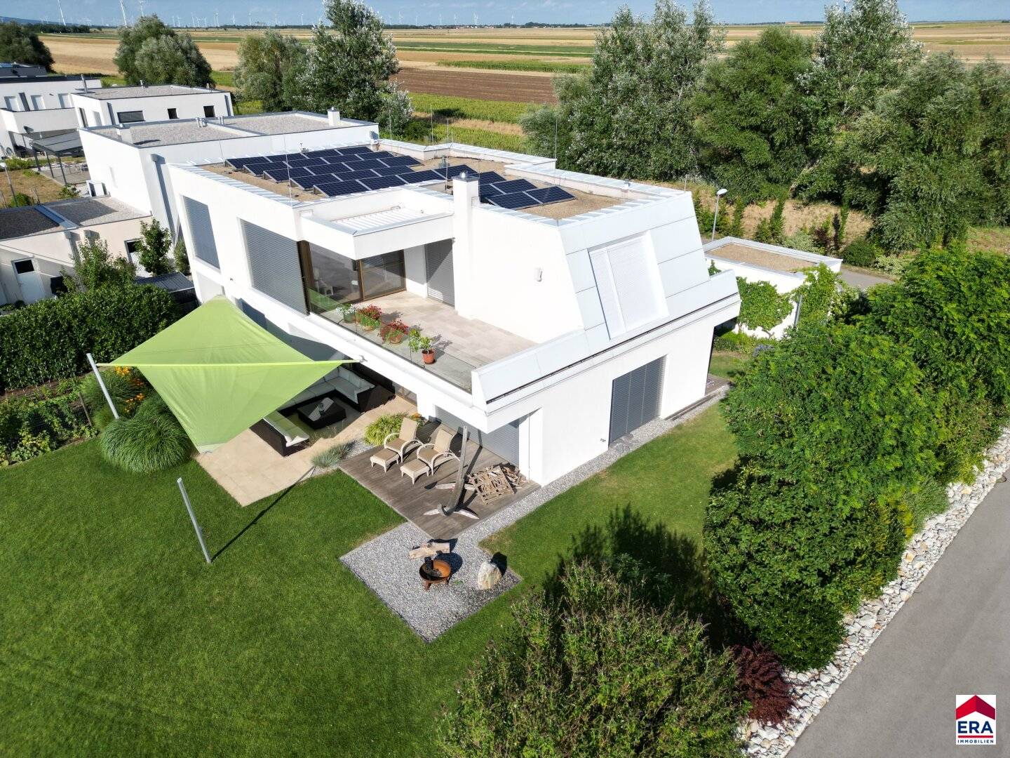 Moderne lichtdurchflutete Traumvilla in bester Lage am See