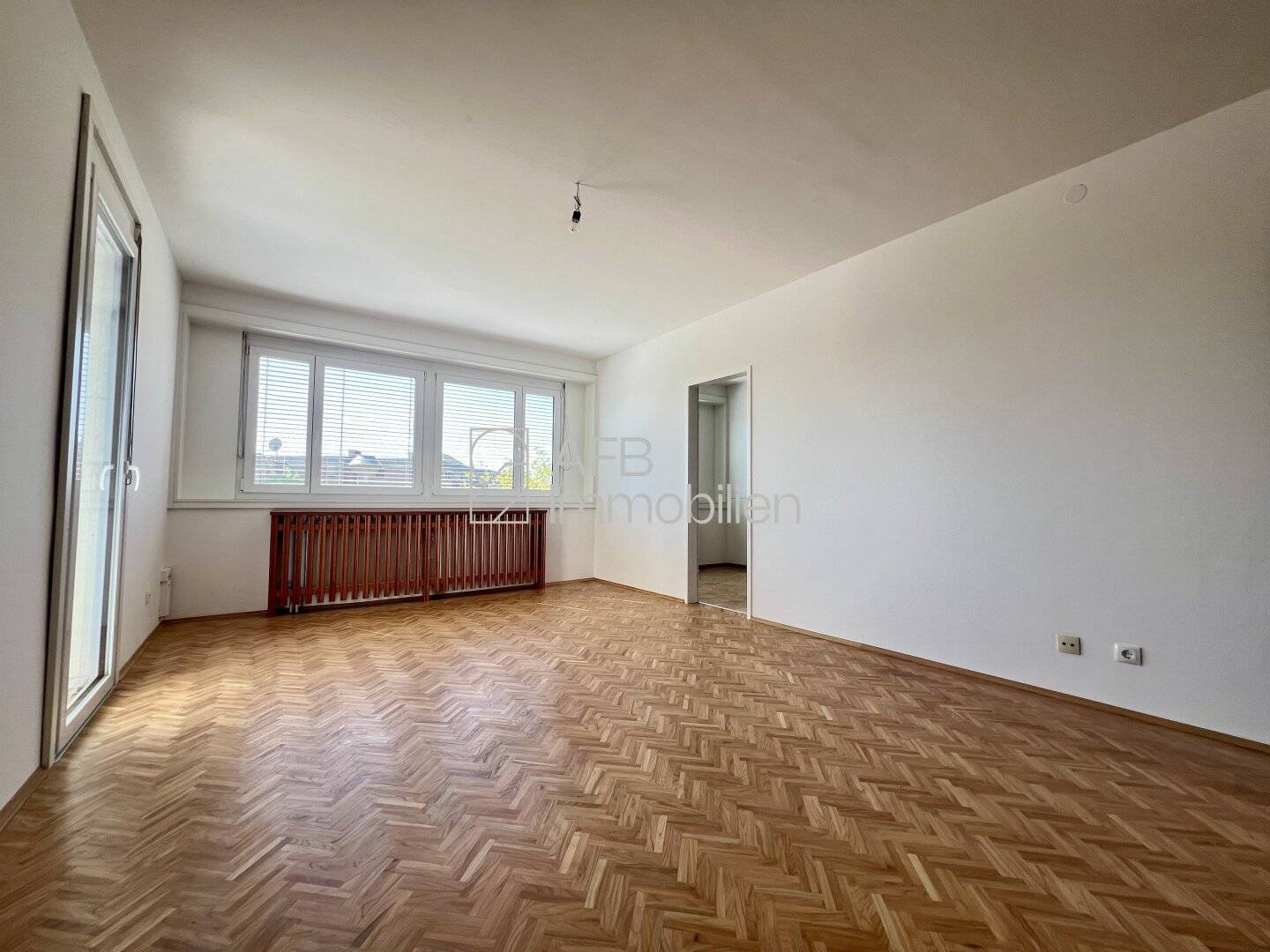 Starting point and retreat, your new home in Graz, 3-room plus kitchen with loggia in prime location, Graz St. Peter, near TU Inffeldgasse