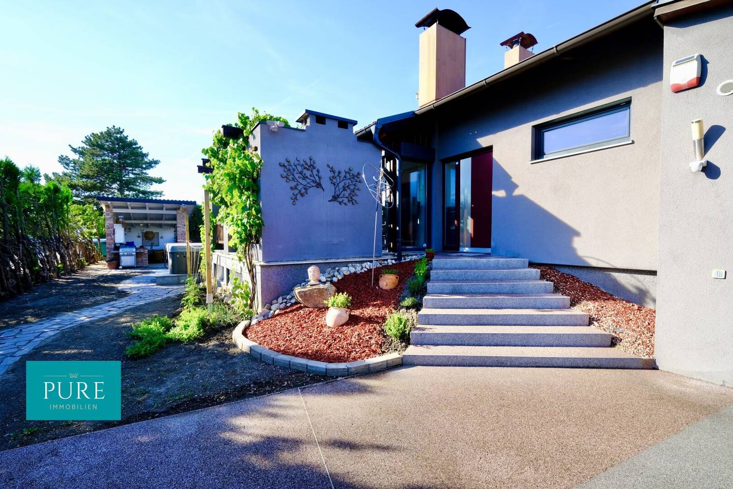SCHICKER BUNGALOW mit Schwimmteich & XL Garage in schöner Grünruhelage I Ebreichsdorf!