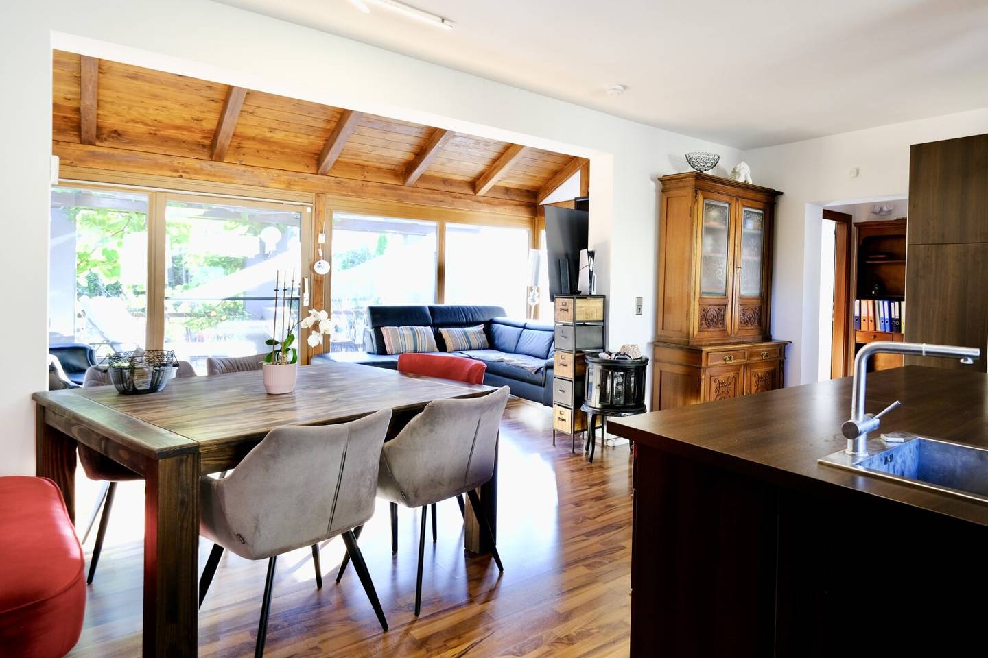 SCHICKER BUNGALOW mit Schwimmteich & XL Garage in schöner Grünruhelage I Ebreichsdorf!