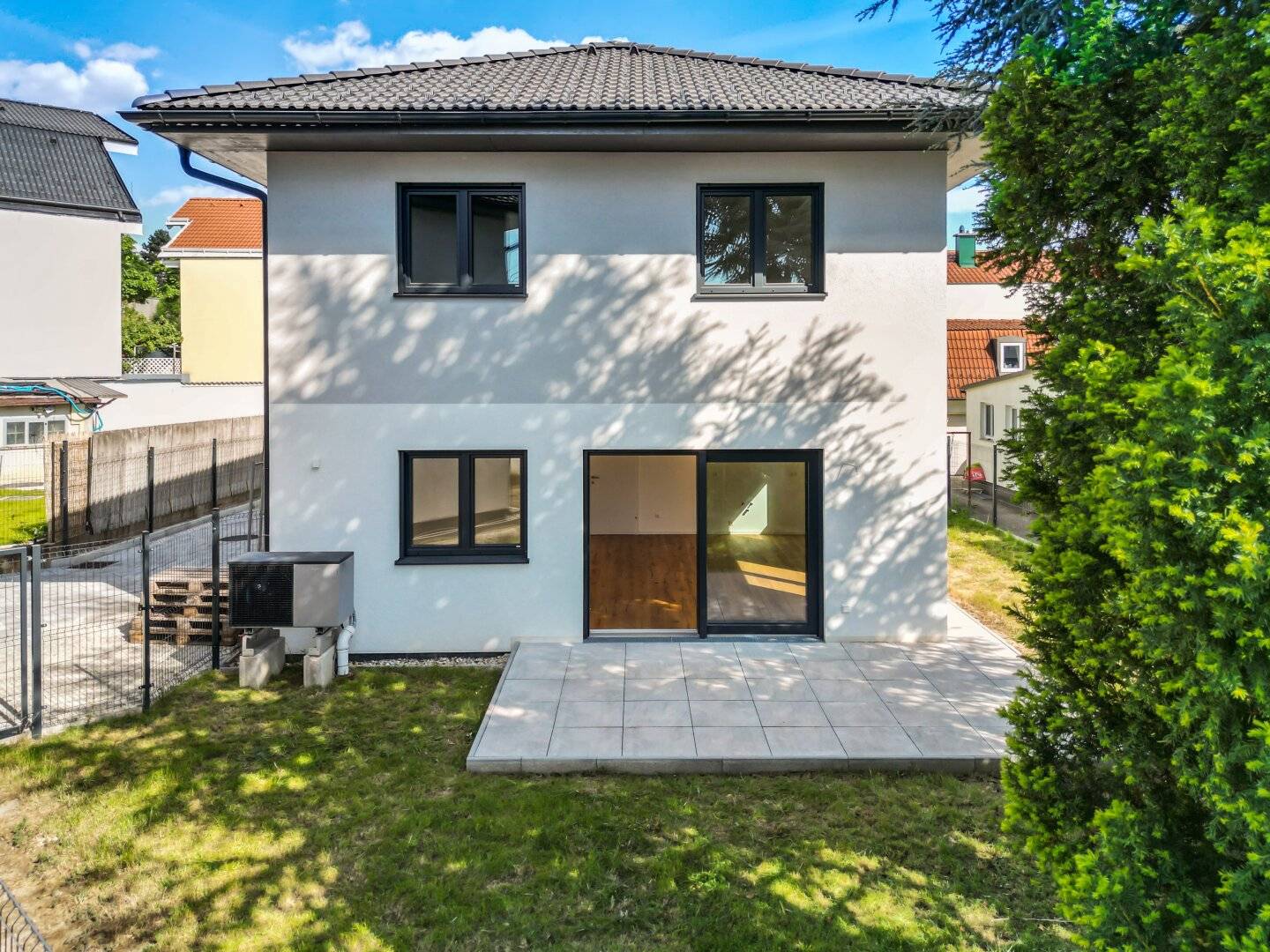 Stadtadresse. Gartentür. Zuhause. - Freistehendes Einfamilienhaus mit 166m2 Nutzfläche