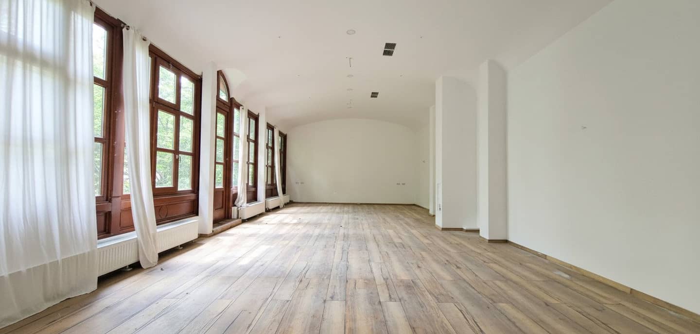 Exklusives Geschäftslokal / Büro / Seminar- oder Fitnessfläche mit Garten in sonniger Grünruhelage in der Gymnasiumstraße