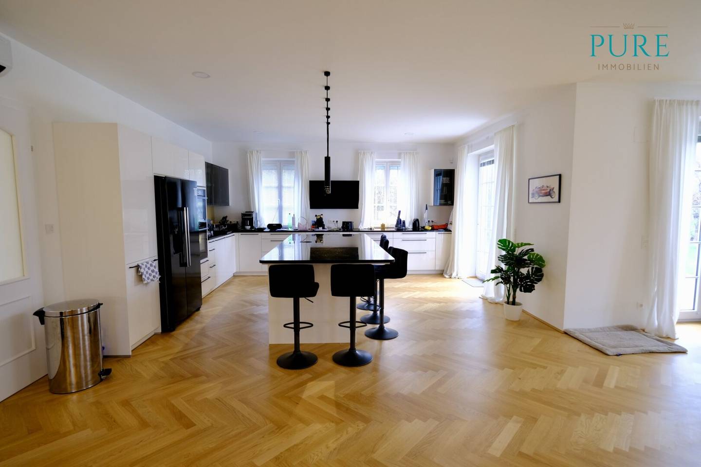 ZEITLOSE ELEGANZ - Stilvolle Villa mit modernem Design & edlem Interieur!