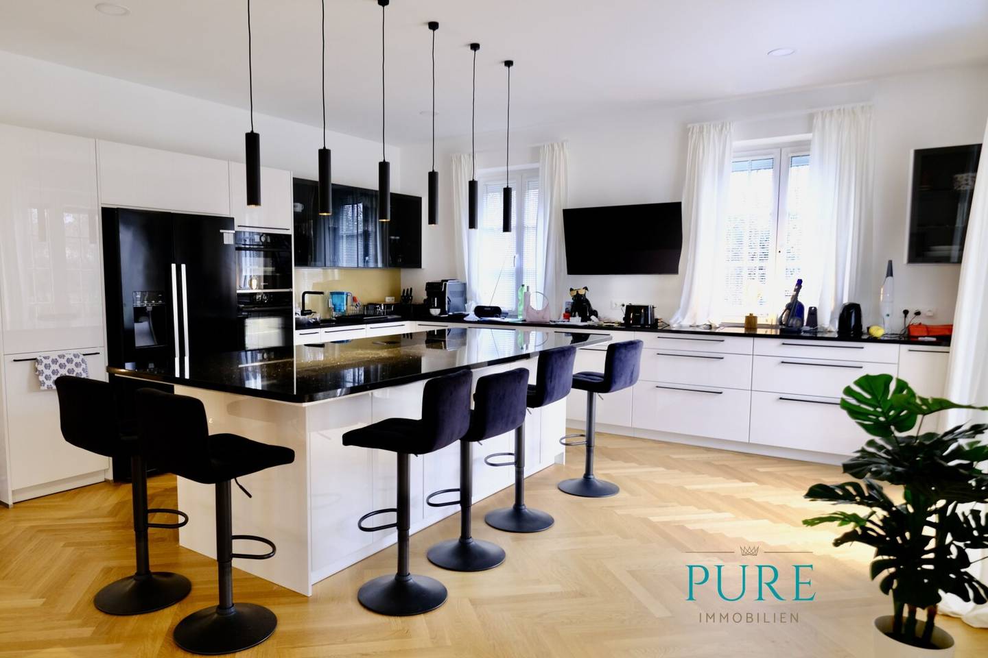 ZEITLOSE ELEGANZ - Stilvolle Villa mit modernem Design & edlem Interieur!