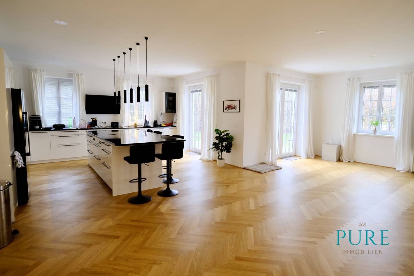 ZEITLOSE ELEGANZ - Stilvolle Villa mit modernem Design & edlem Interieur!