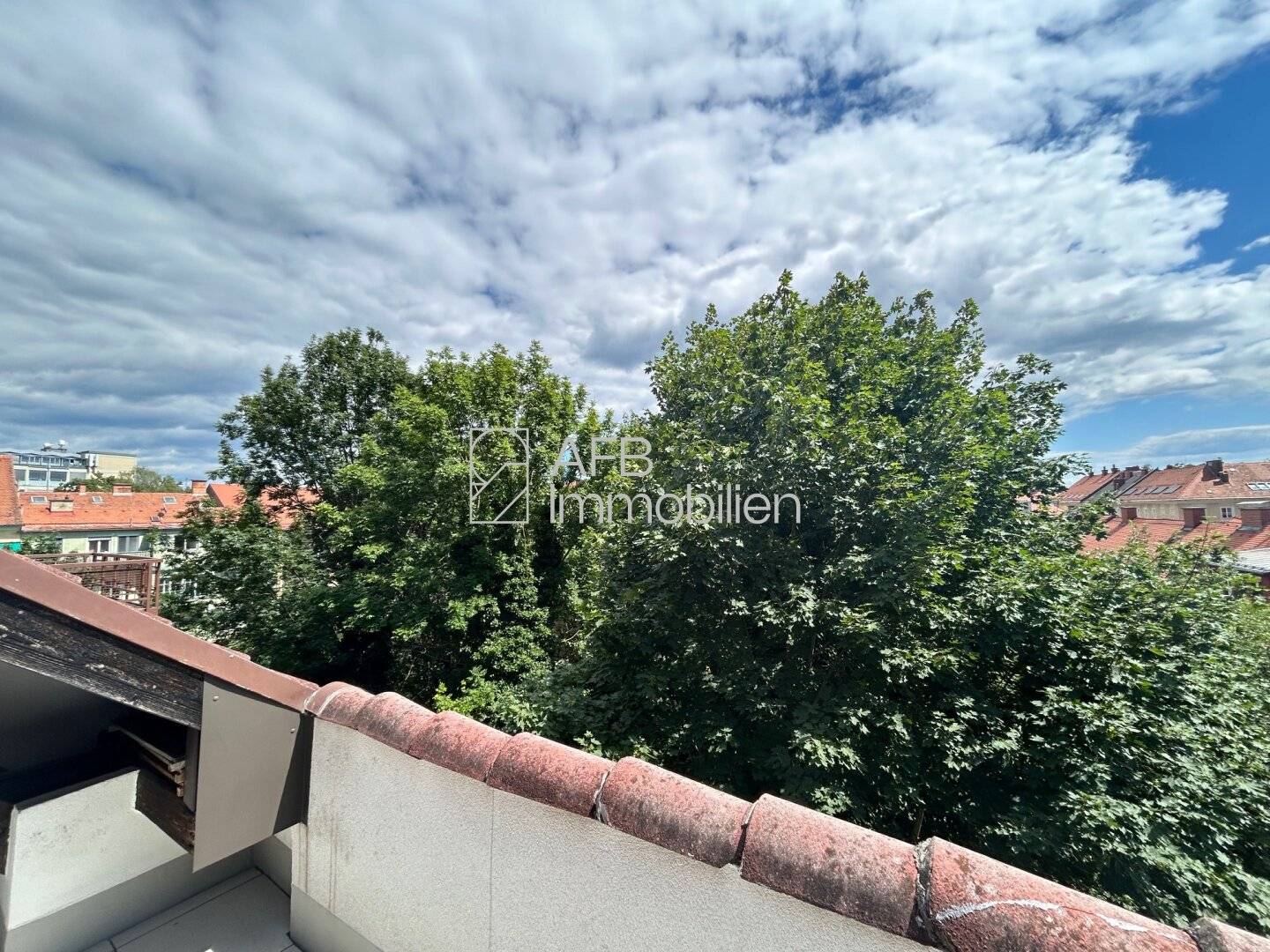 Dachgeschosswohnung in einer charmanten Altbauliegenschaft in der Heinrichstraße mit ruhiger Innenhofterrasse!