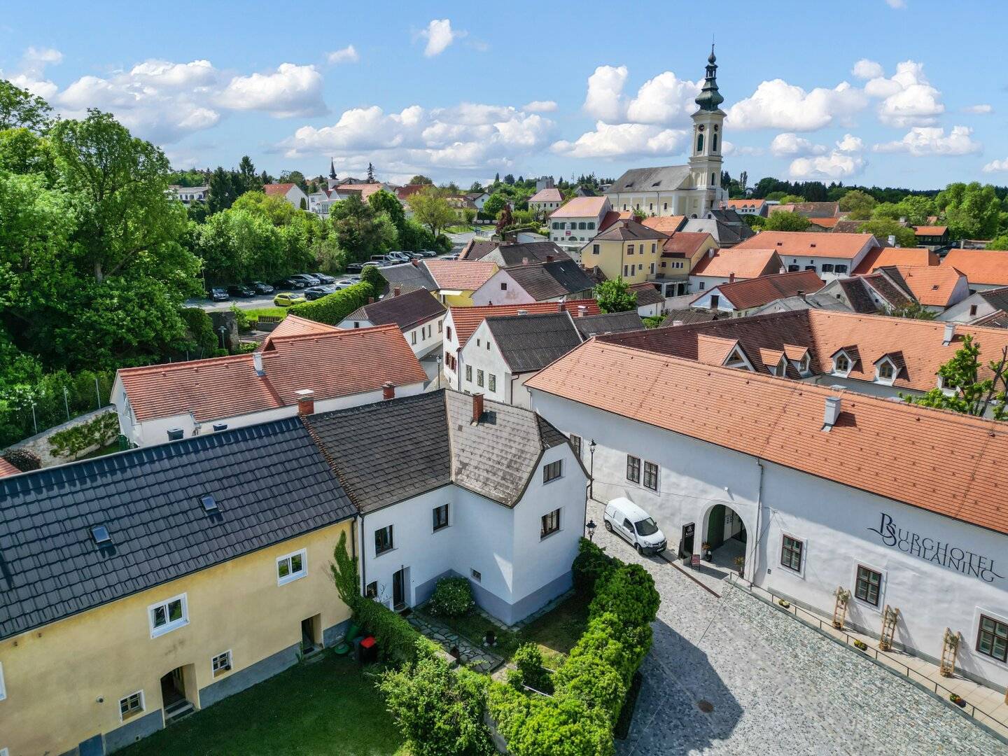 Historisches Gewölbe. Sonnige Dachterrasse. Ein Zuhause wie kein zweites.