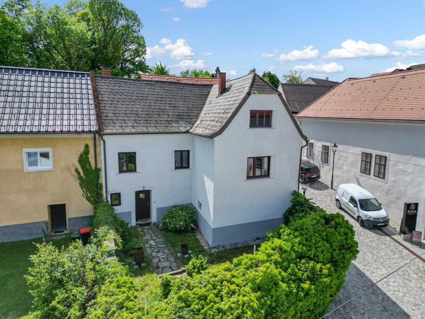 Historisches Gewölbe. Sonnige Dachterrasse. Ein Zuhause wie kein zweites.
