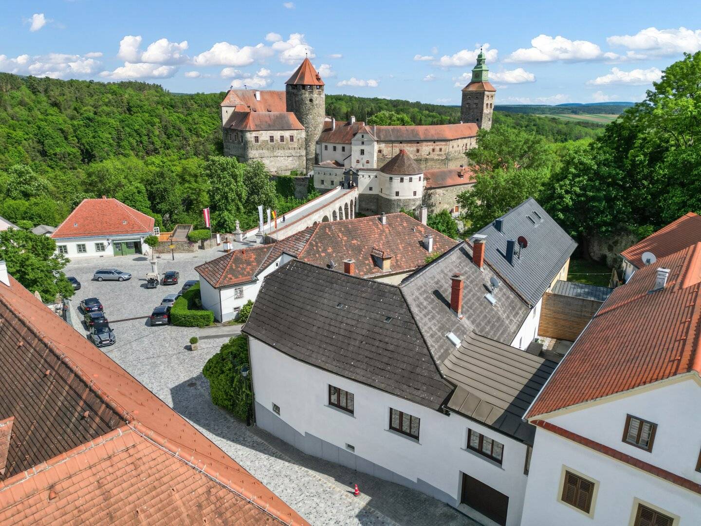 Historisches Gewölbe. Sonnige Dachterrasse. Ein Zuhause wie kein zweites.