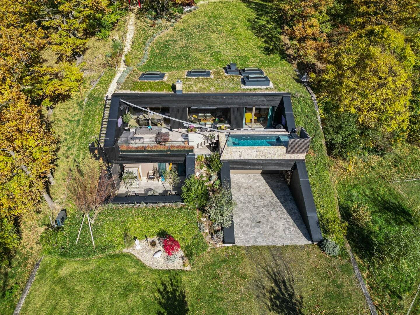 NEW YORK TIMES FEATURED: Reduktion in ihrer luxuriösesten Form. Einzigartige Architekten Villa - 25 Minuten zur Stadtgrenze Wien