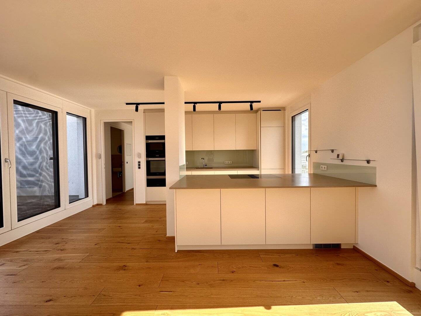 Lichtdurchflutete Dachgeschosswohnung zum Kauf, bis 2028 vermietet