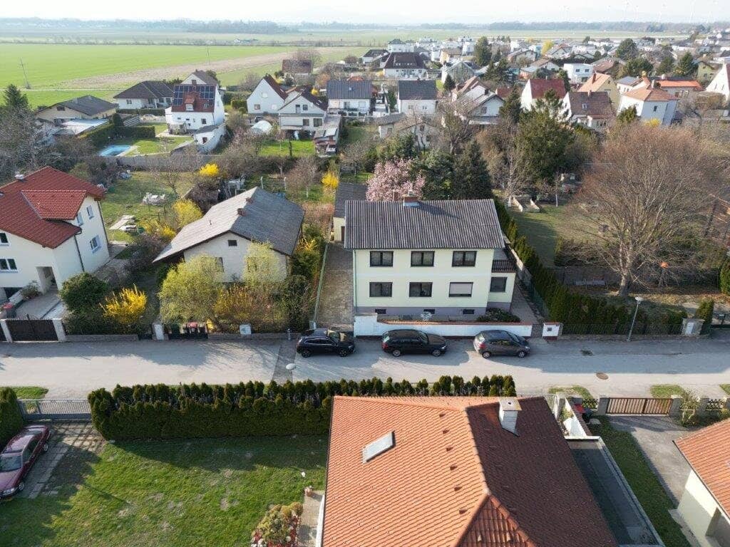 2 Wohneinheiten mit großem Garten und Nebengebäude in sonniger Lage