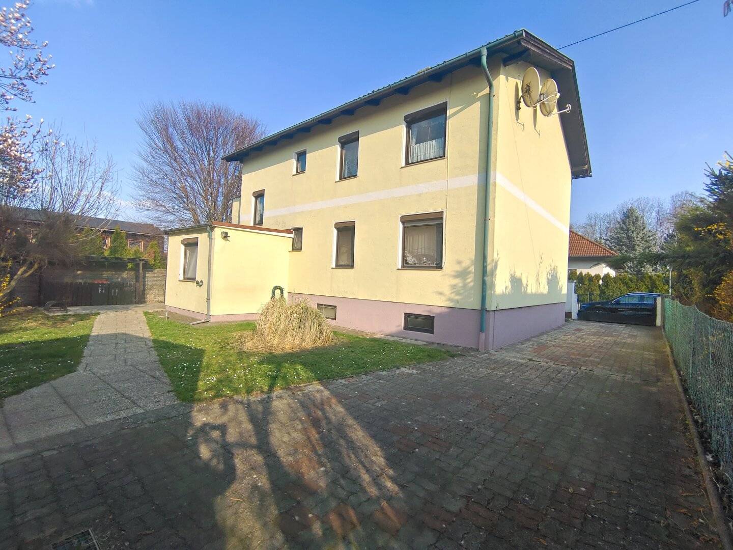 2 Wohneinheiten mit großem Garten und Nebengebäude in sonniger Lage