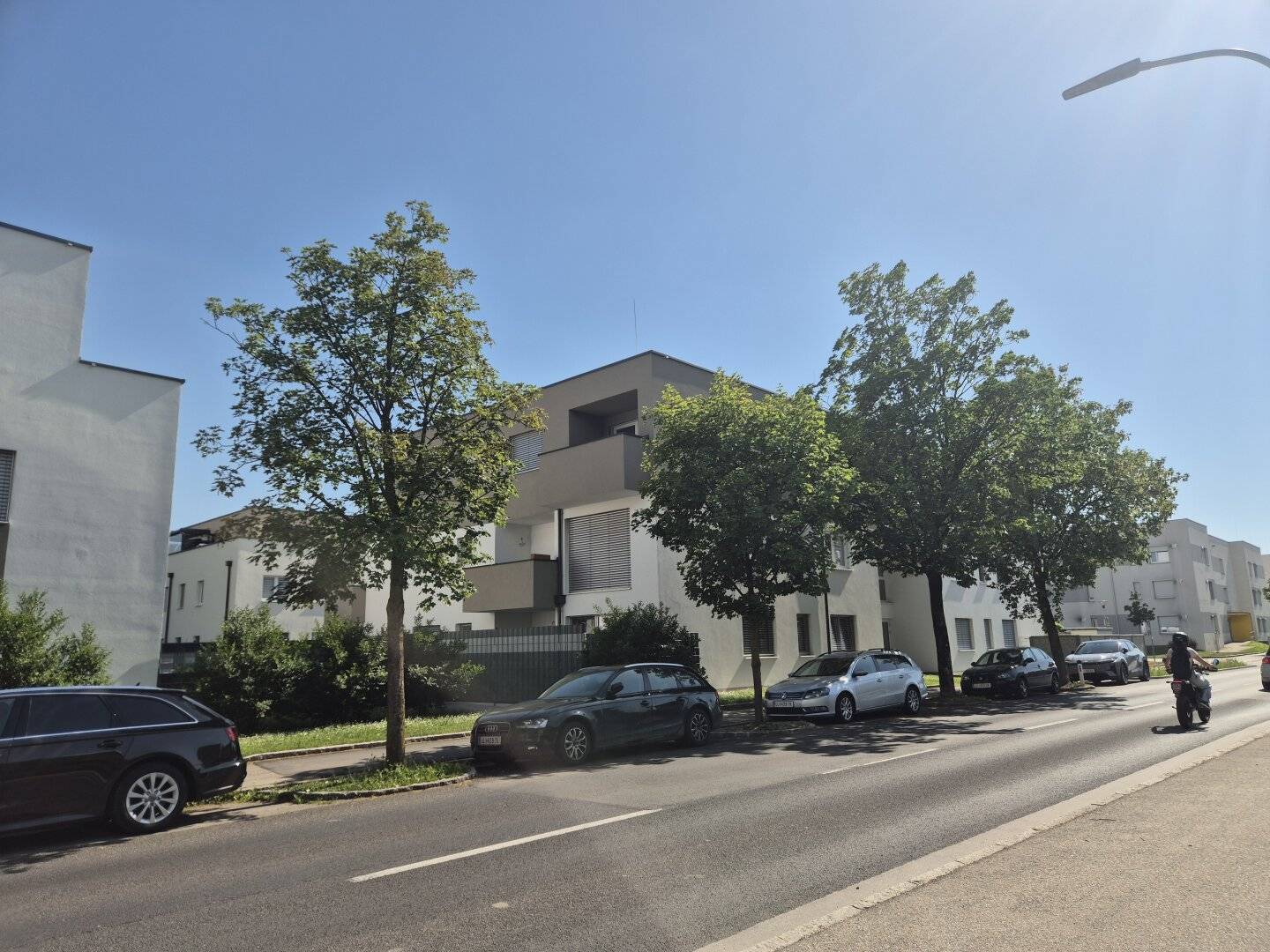 Neuwertige 3-Zi-Wohnung in Traun mit Balkon, Stellplatz, Fußbodenheizung & Klimaanlage!