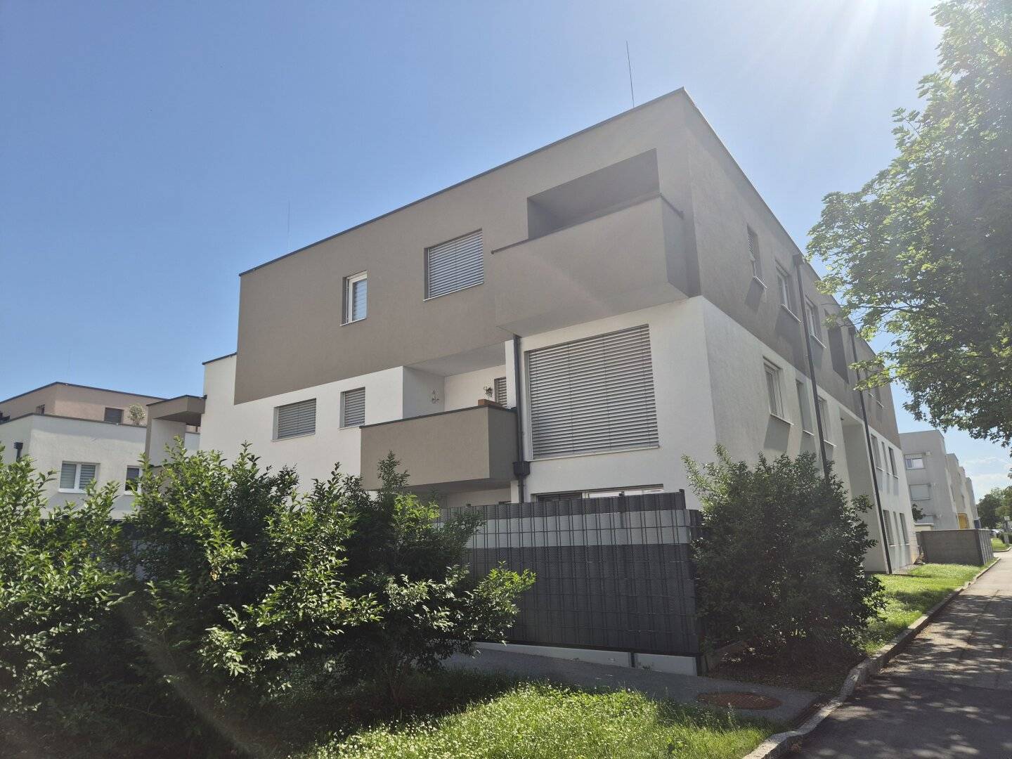 Neuwertige 3-Zi-Wohnung in Traun mit Balkon, Stellplatz, Fußbodenheizung & Klimaanlage!