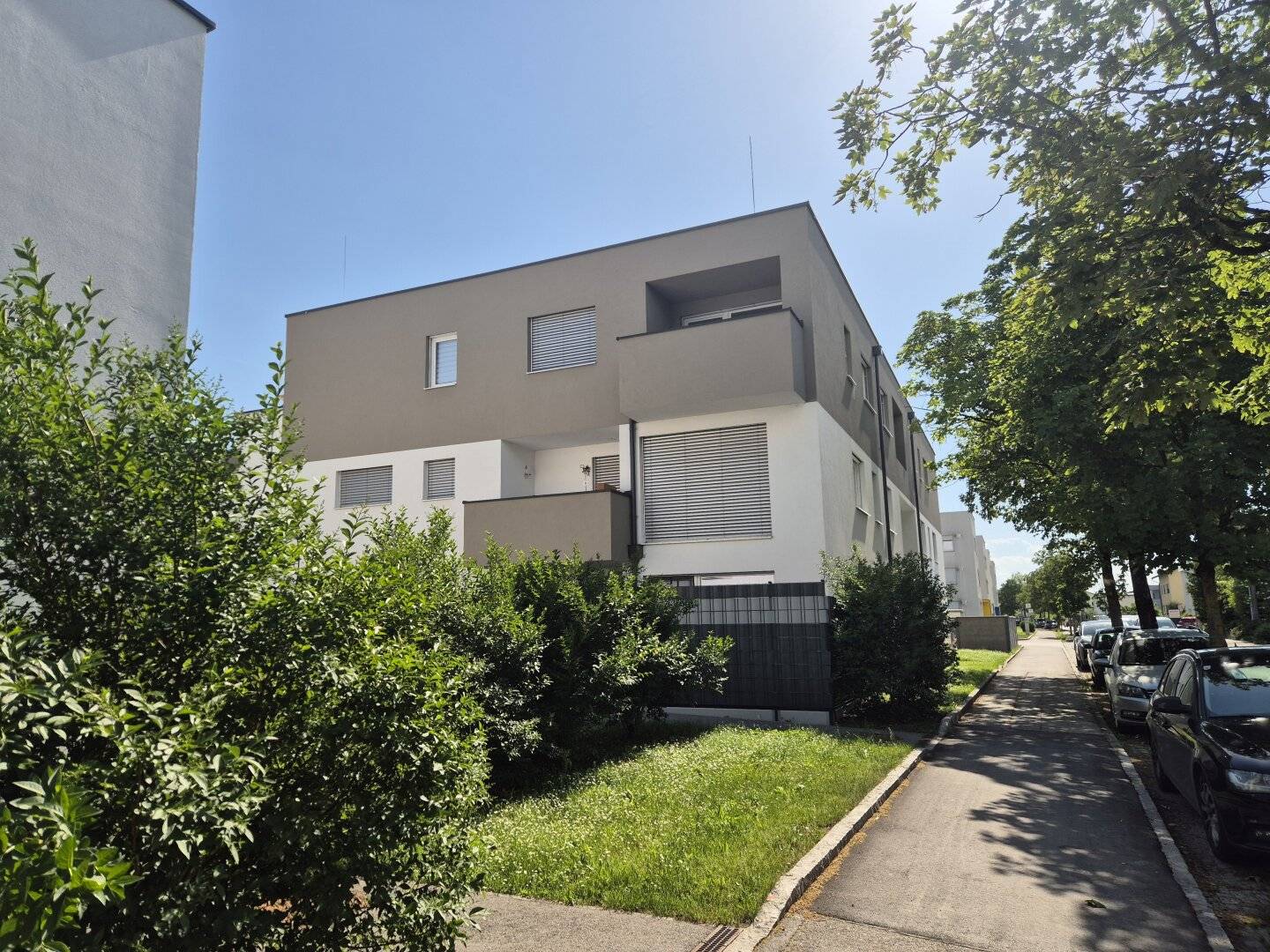 Neuwertige 3-Zi-Wohnung in Traun mit Balkon, Stellplatz, Fußbodenheizung & Klimaanlage!