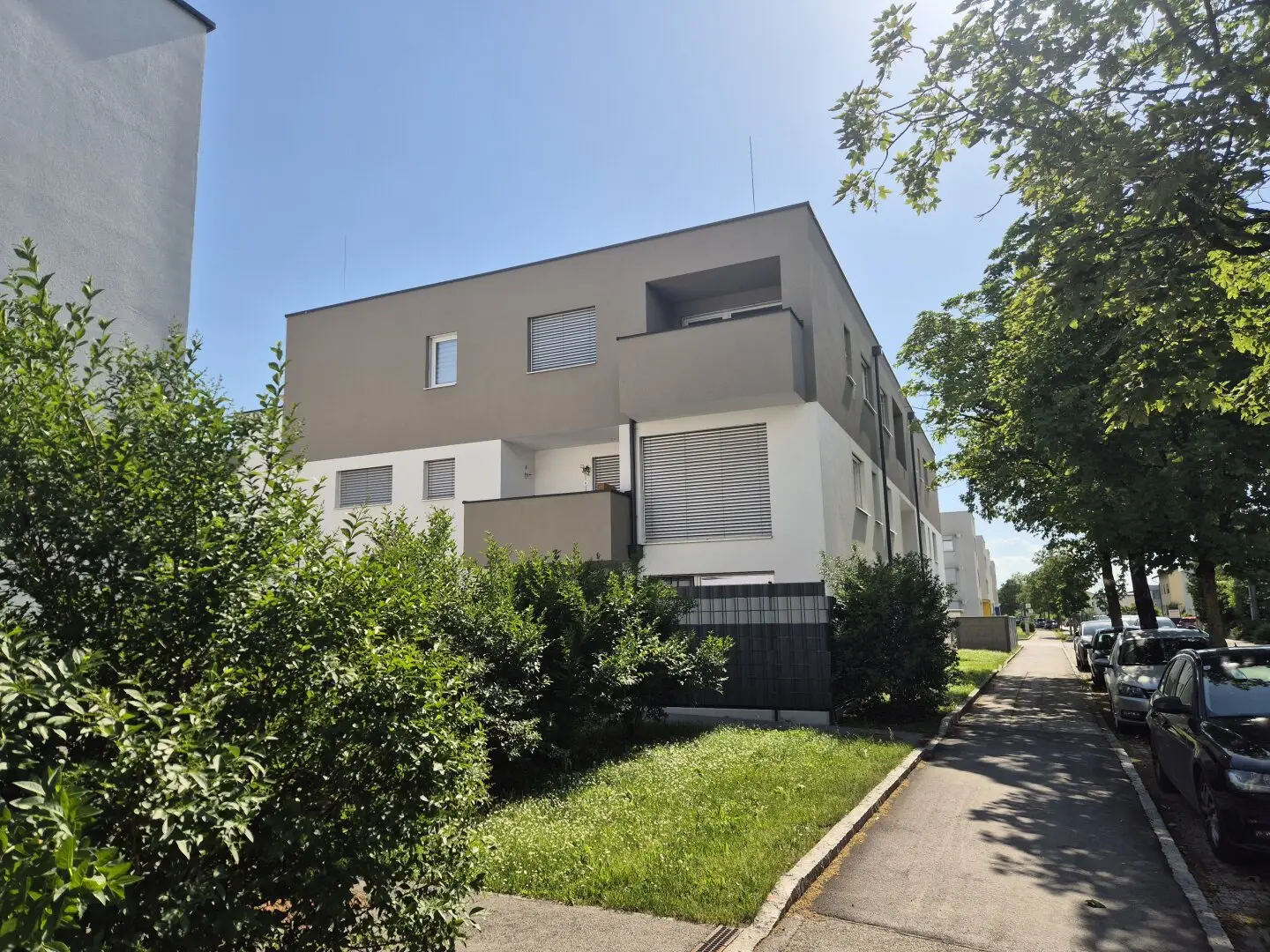 Neuwertige 3-Zi-Wohnung in Traun mit Balkon, Stellplatz, Fußbodenheizung & Klimaanlage!