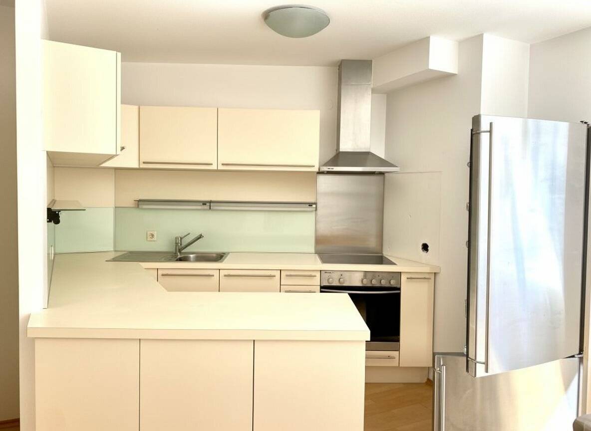 Attraktive, charmante 2 Zimmer Wohnung mit Balkon in bester Lage direkt in der Josefstadt!