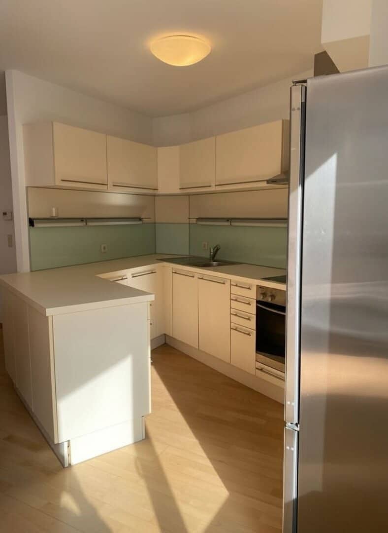 Attraktive, charmante 2 Zimmer Wohnung mit Balkon in bester Lage direkt in der Josefstadt!
