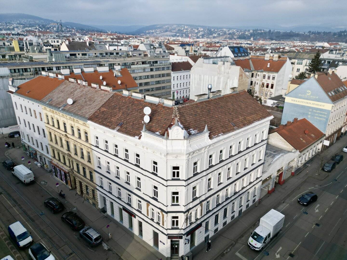 Rohdachboden im Stilzinshaus am Fuße des Wilhelminenbergs – ca. 400 m² zzgl. Freiflächen erzielbar - EUR 625/m2 Wohnfläche