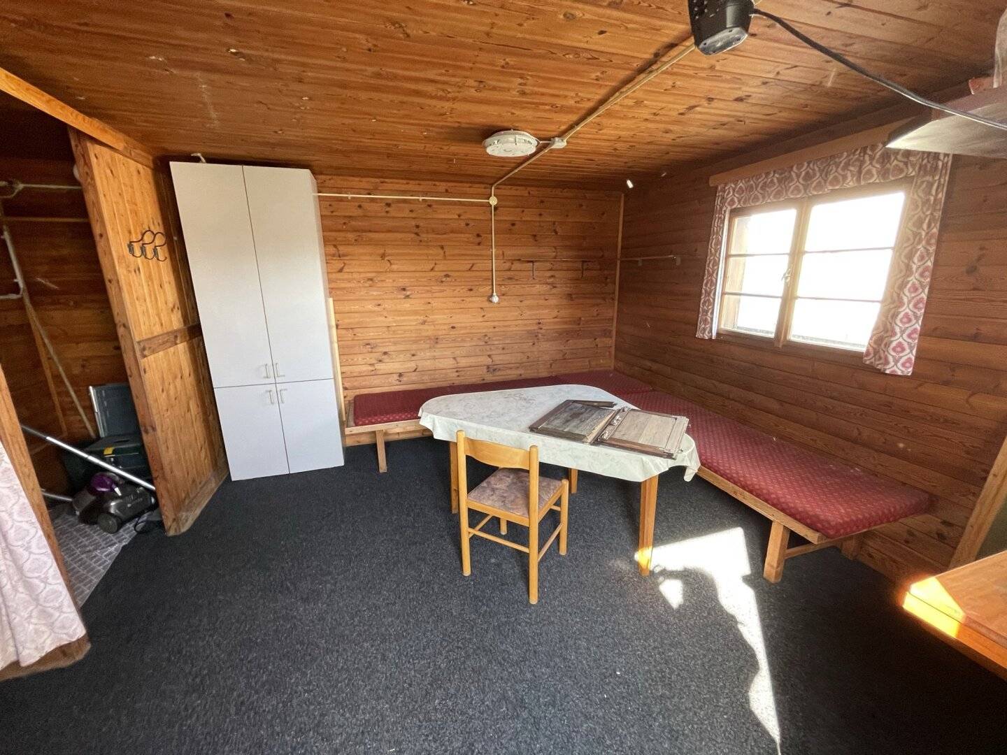 NEUFELDER SEE  UFERPARZELLE – kleines Holzhaus mit privatem Uferbereich auf Pachtgrund zu verkaufen