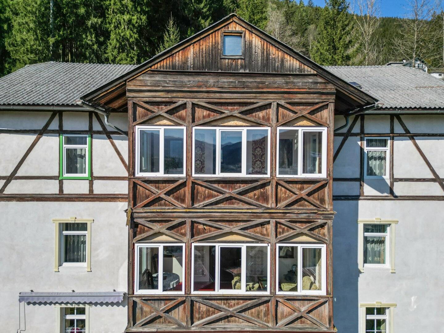Lambach Villa: Ihr historisches Hotel Juwel für touristische, kulturelle oder soziale Visionen - Traumausblick inklusive!