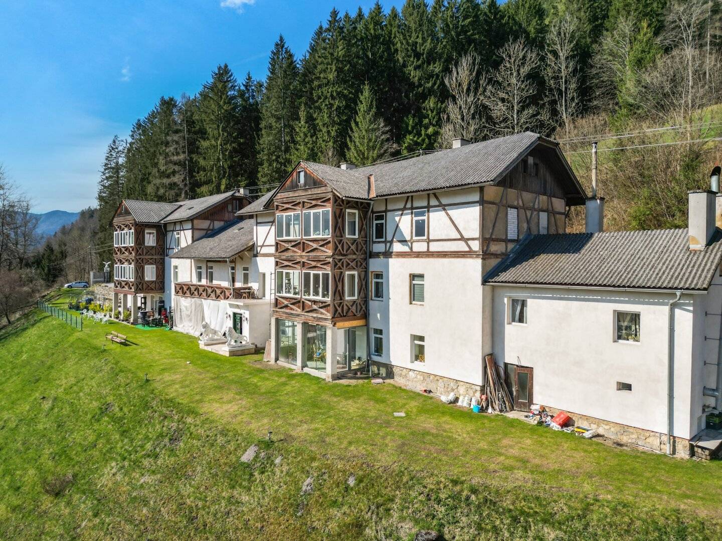 Lambach Villa: Ihr historisches Hotel Juwel für touristische, kulturelle oder soziale Visionen - Traumausblick inklusive!