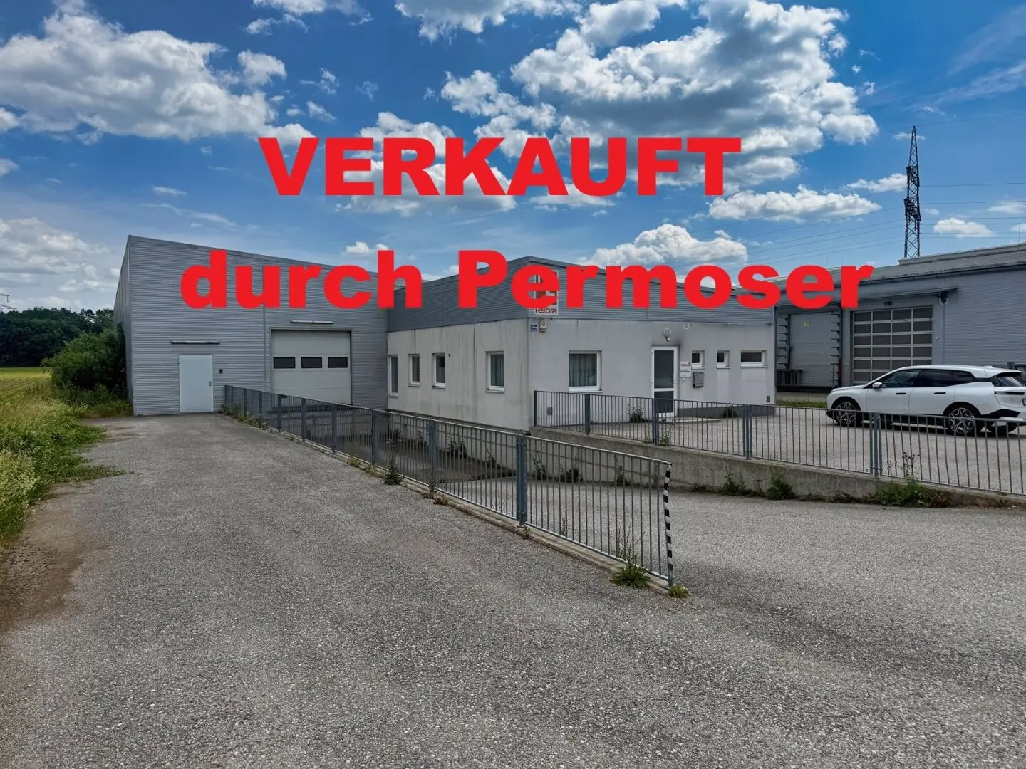 500 m² große Halle mit ca. 150 m² Bürotrakt an der Abfahrt S4 zu verkaufen