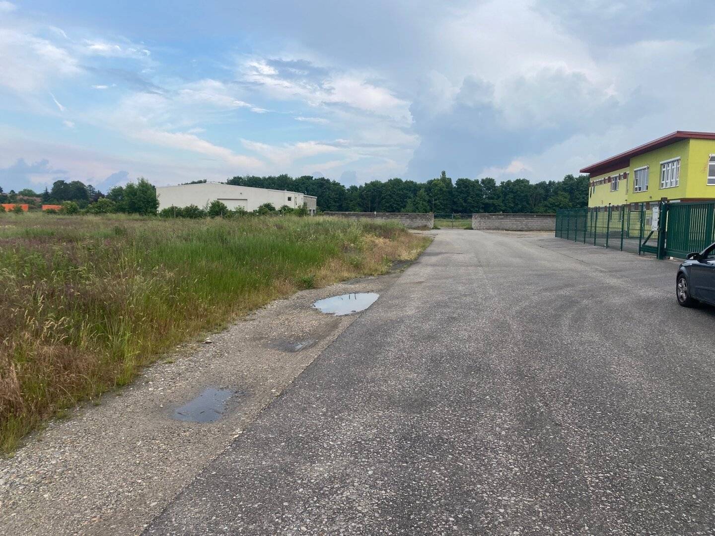 Interessantes, gewerbliches Grundstück in sehr guter Lage Nähe Wiener Stadtgrenze
