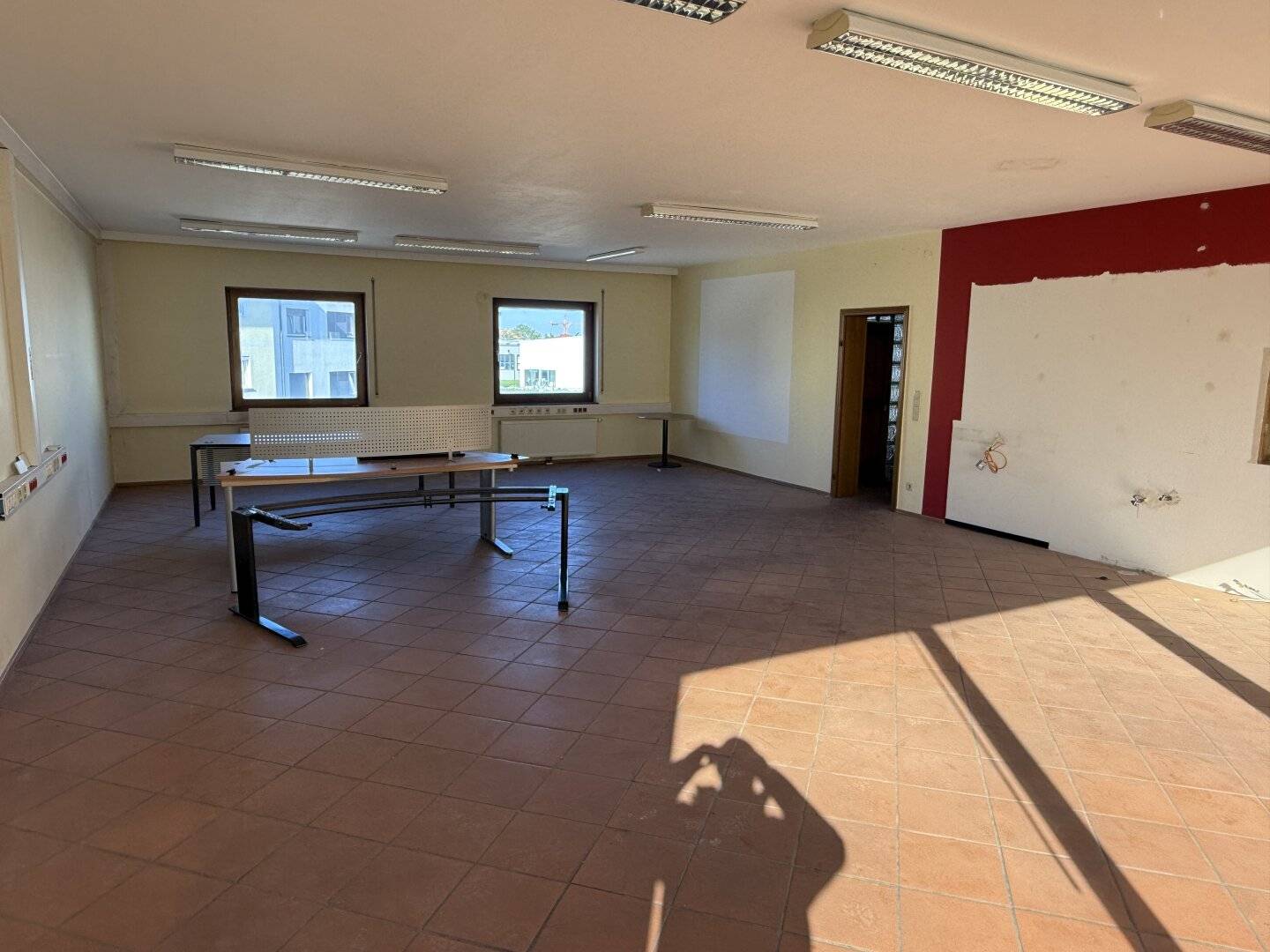 ca. 200 m² große Büroräumlichkeiten günstig zu vermieten