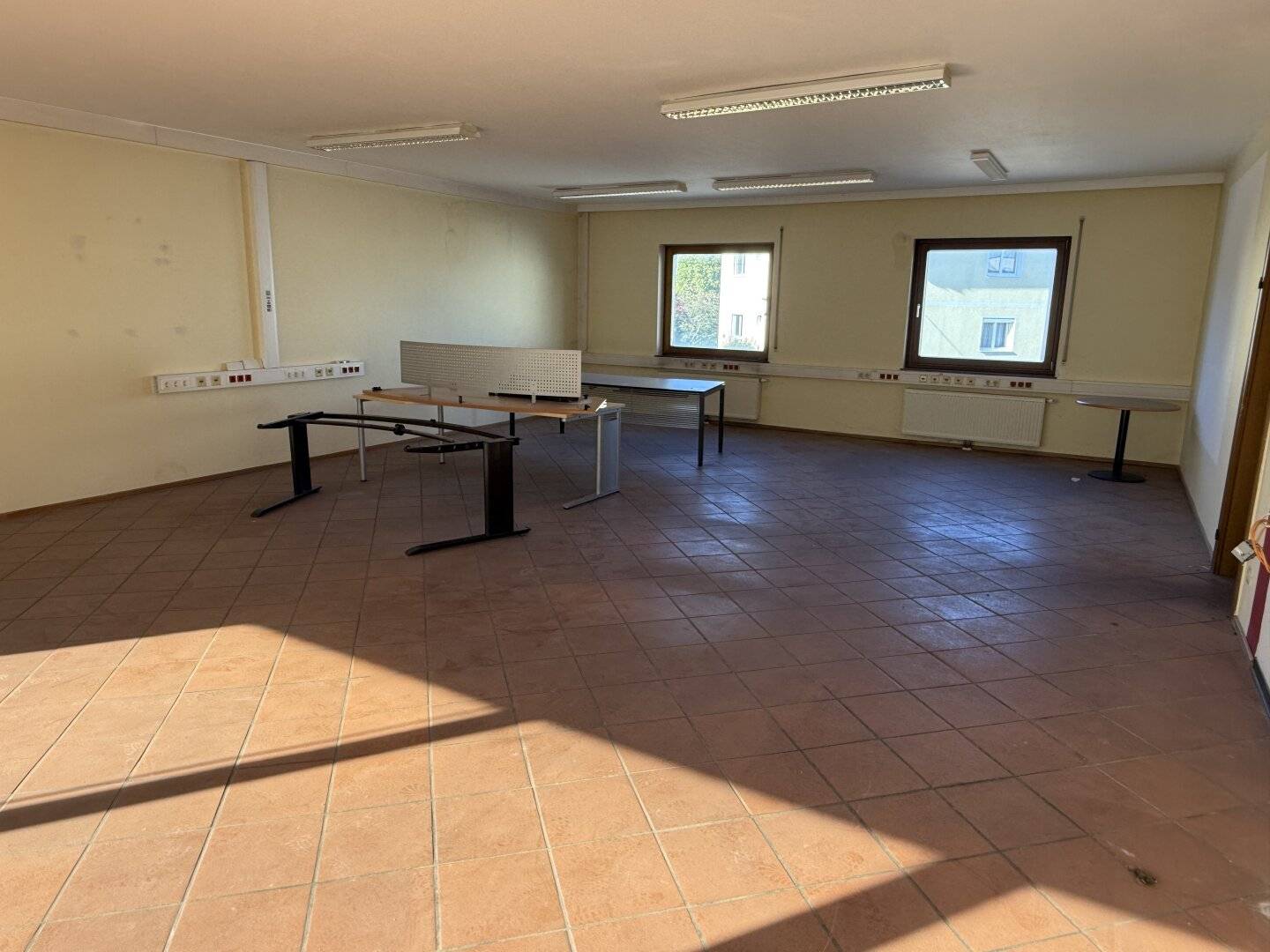 ca. 200 m² große Büroräumlichkeiten günstig zu vermieten