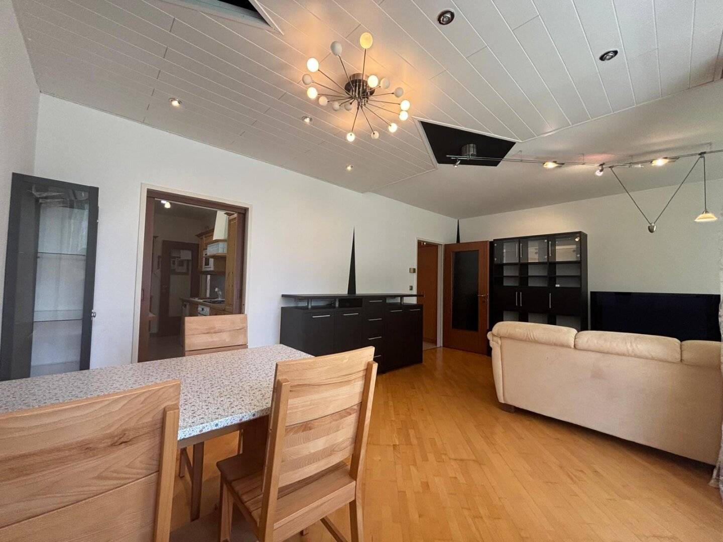 Sonnige 4-Zimmer-Wohnung mit Klimaanlage, Loggia und XXL Keller in Natschbach