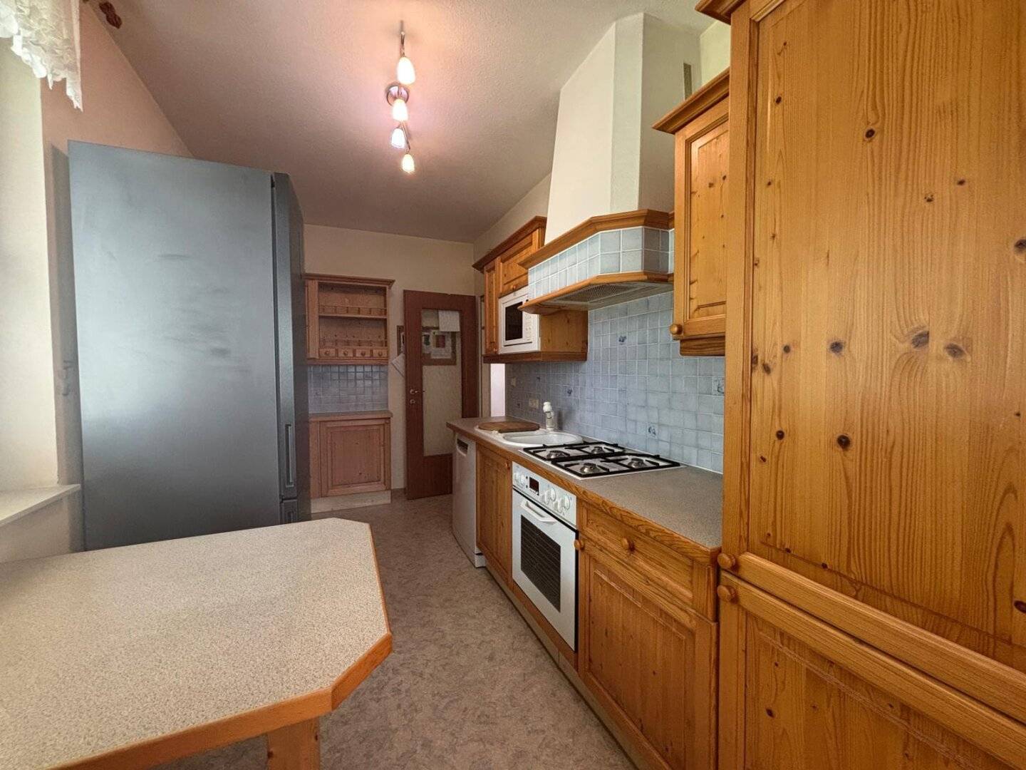 Sonnige 4-Zimmer-Wohnung mit Klimaanlage und XXL Keller in Natschbach