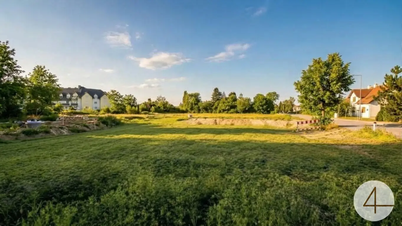 Beautiful flat building plot in Traismauer ideal for your single family home