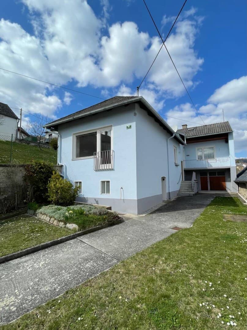 Charmant & Gepflegt! -  Einfamilienhaus in ruhiger und sonniger Dorflage nahe des Naturbadesee!
