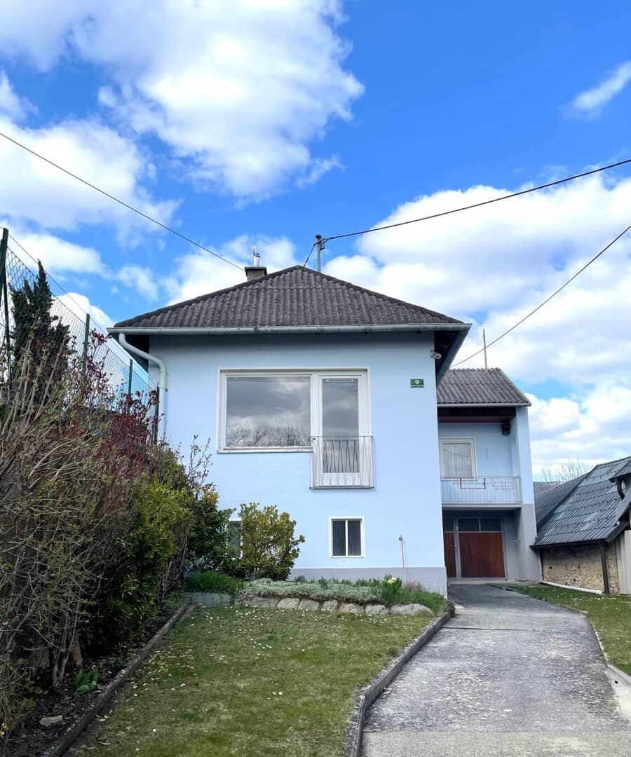 Charmant & Gepflegt! -  Einfamilienhaus in ruhiger und sonniger Dorflage nahe des Naturbadesee!