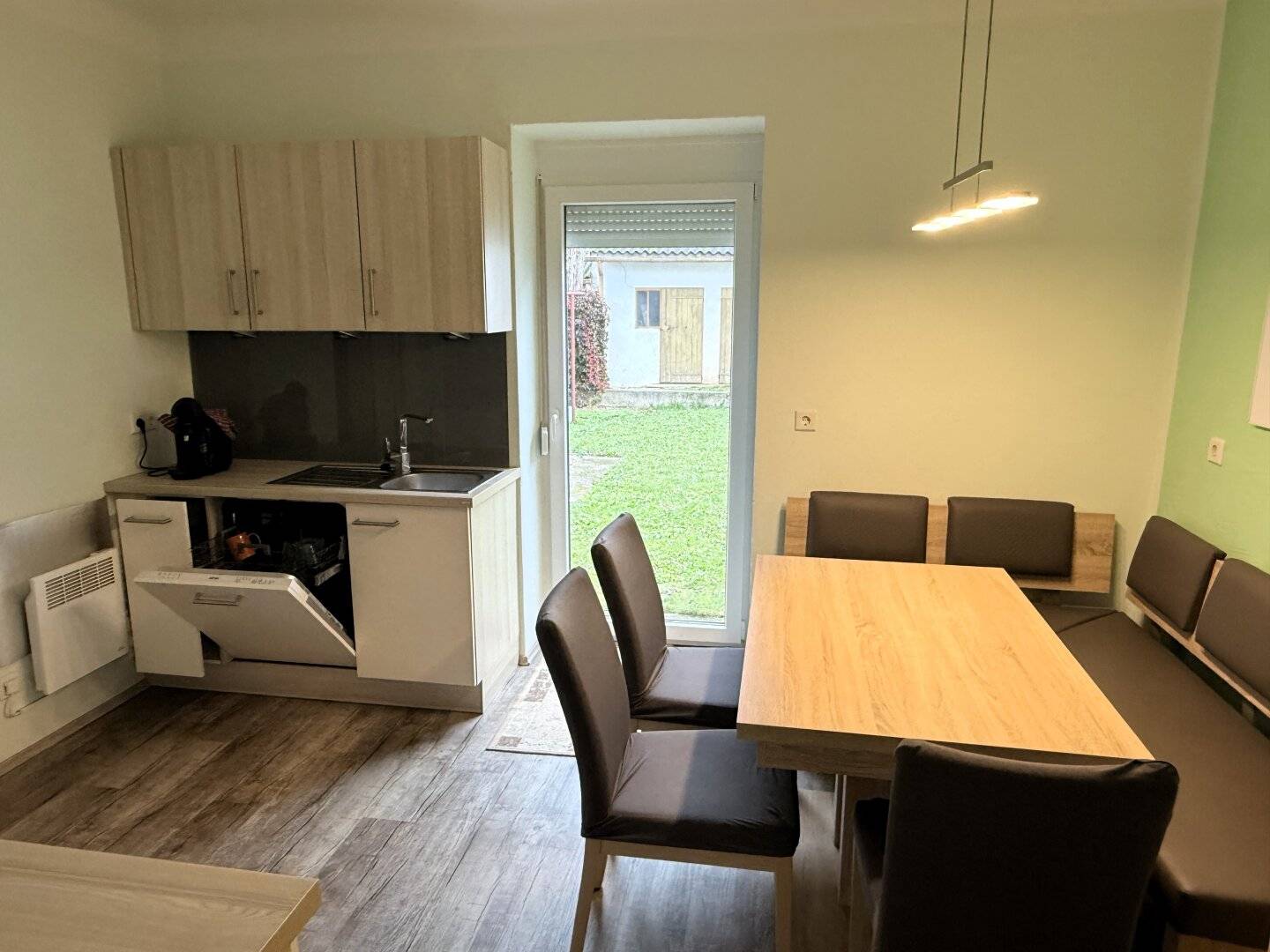 teilsaniertes Wohnhaus mit 2 Wohneinheiten in attraktiver Lage und hervorragender Infrastruktur
