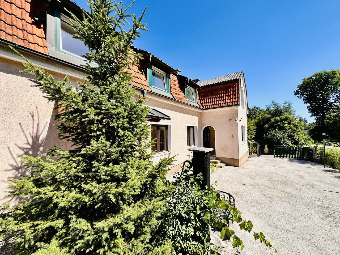 Mehrfamilienhaus mit Garten zum Kauf in Ruhelage in Pottschach
