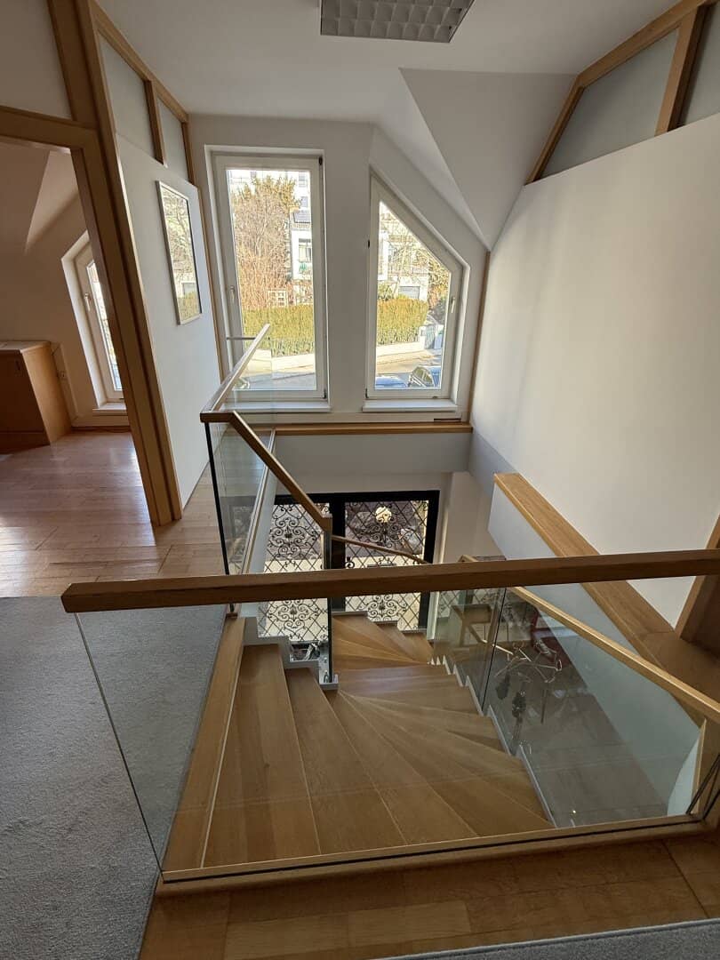 ca. 225 m²repräsentative Büroräumlichkeiten in Zentrumsnähe mit Parkplätzen zu vermieten