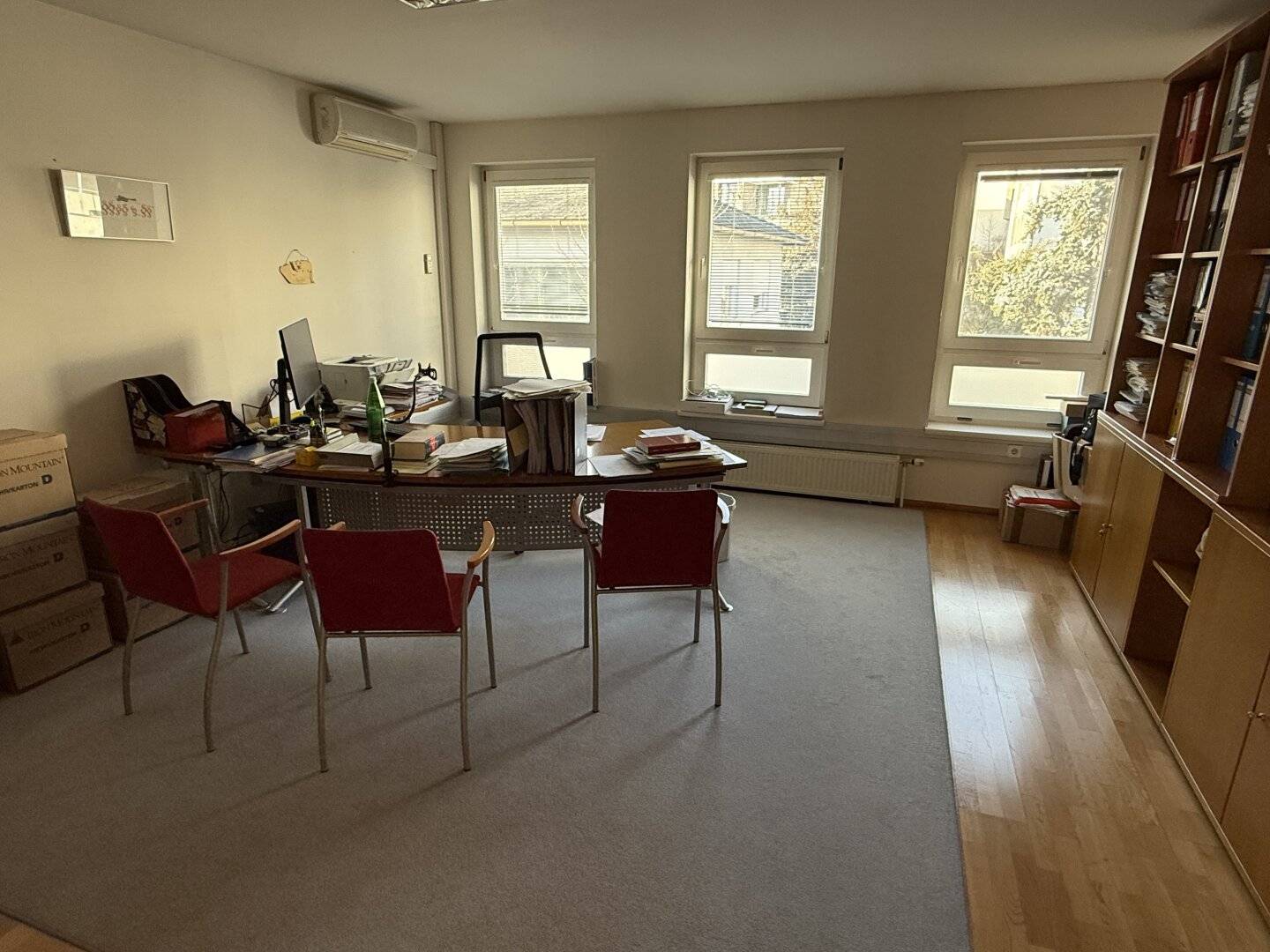 ca. 225 m²repräsentative Büroräumlichkeiten in Zentrumsnähe mit Parkplätzen zu vermieten