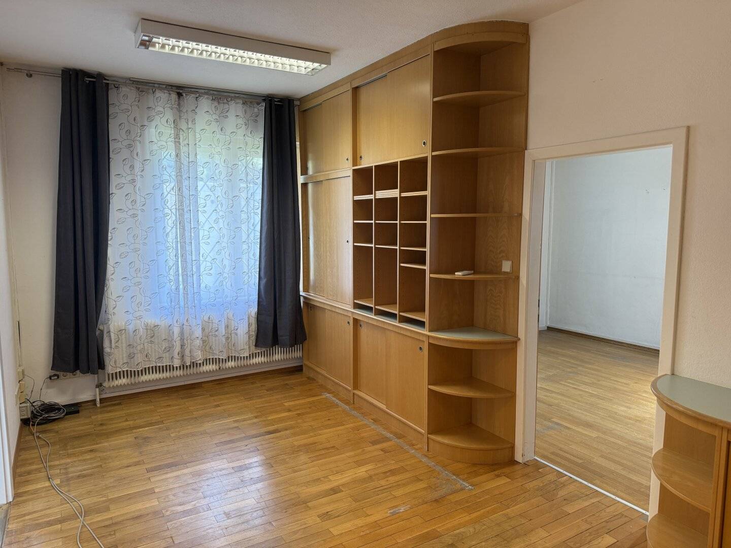 ca. 100 m² repräsentative Büroräumlichkeiten in Zentrumsnähe mit Parkplätzen zu vermieten