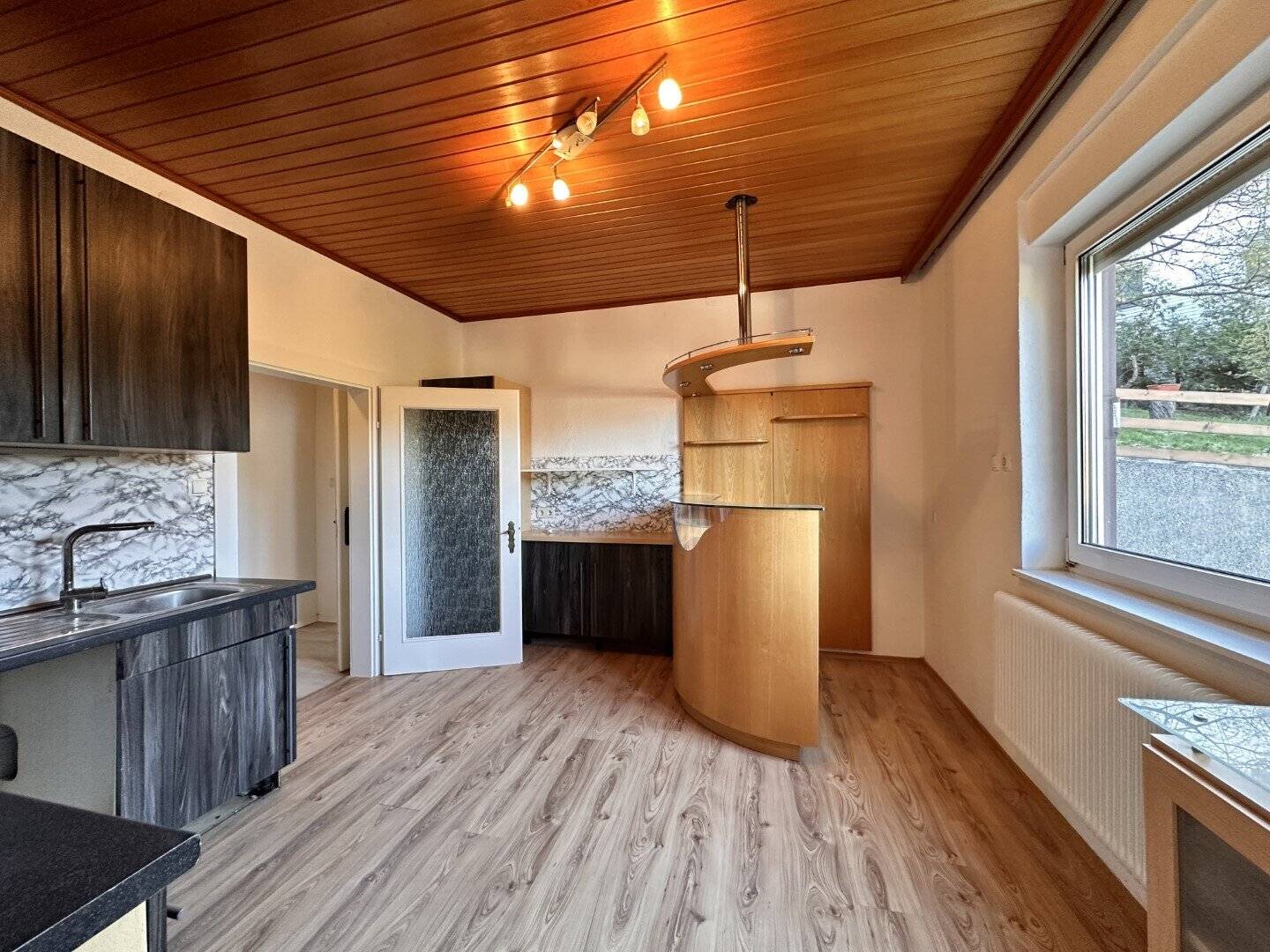 Großzügige 123 m²-Wohnung mit Garten und Garage