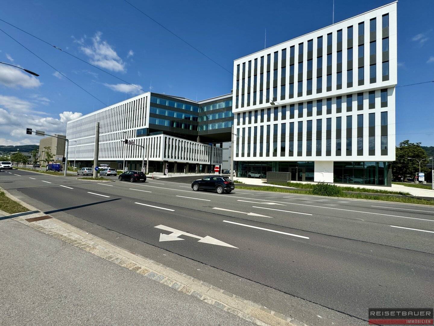 DAS HAFENPORTAL I BÜROFLÄCHE IM 1.OG