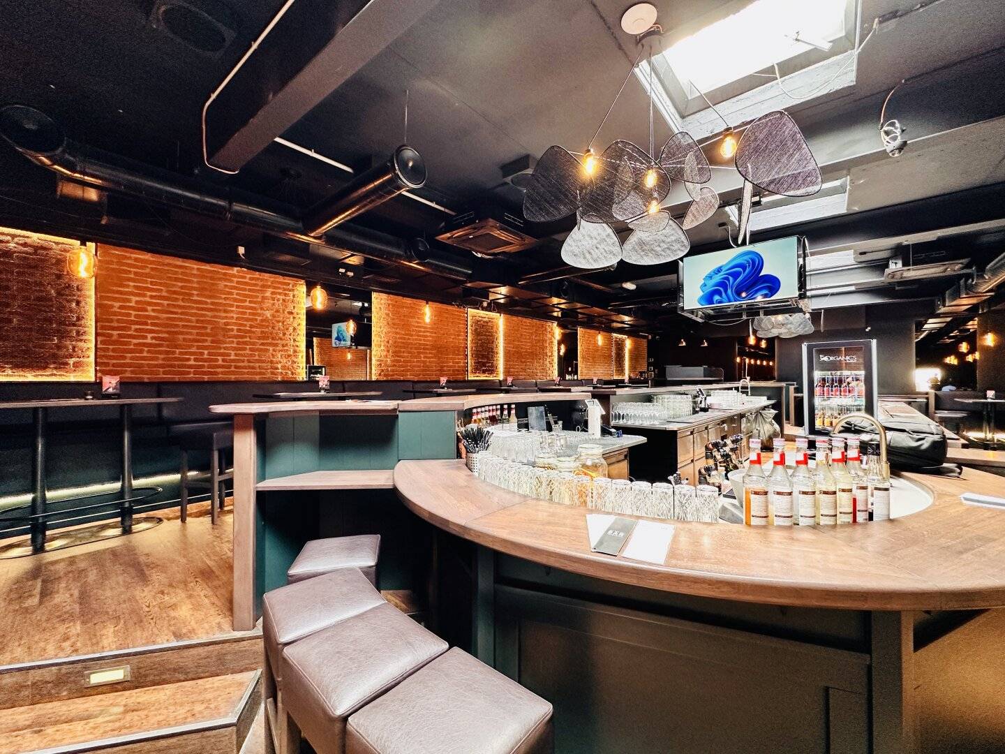 Voll ausgestattete Bar mit 197 m² – Sofort betriebsbereit!