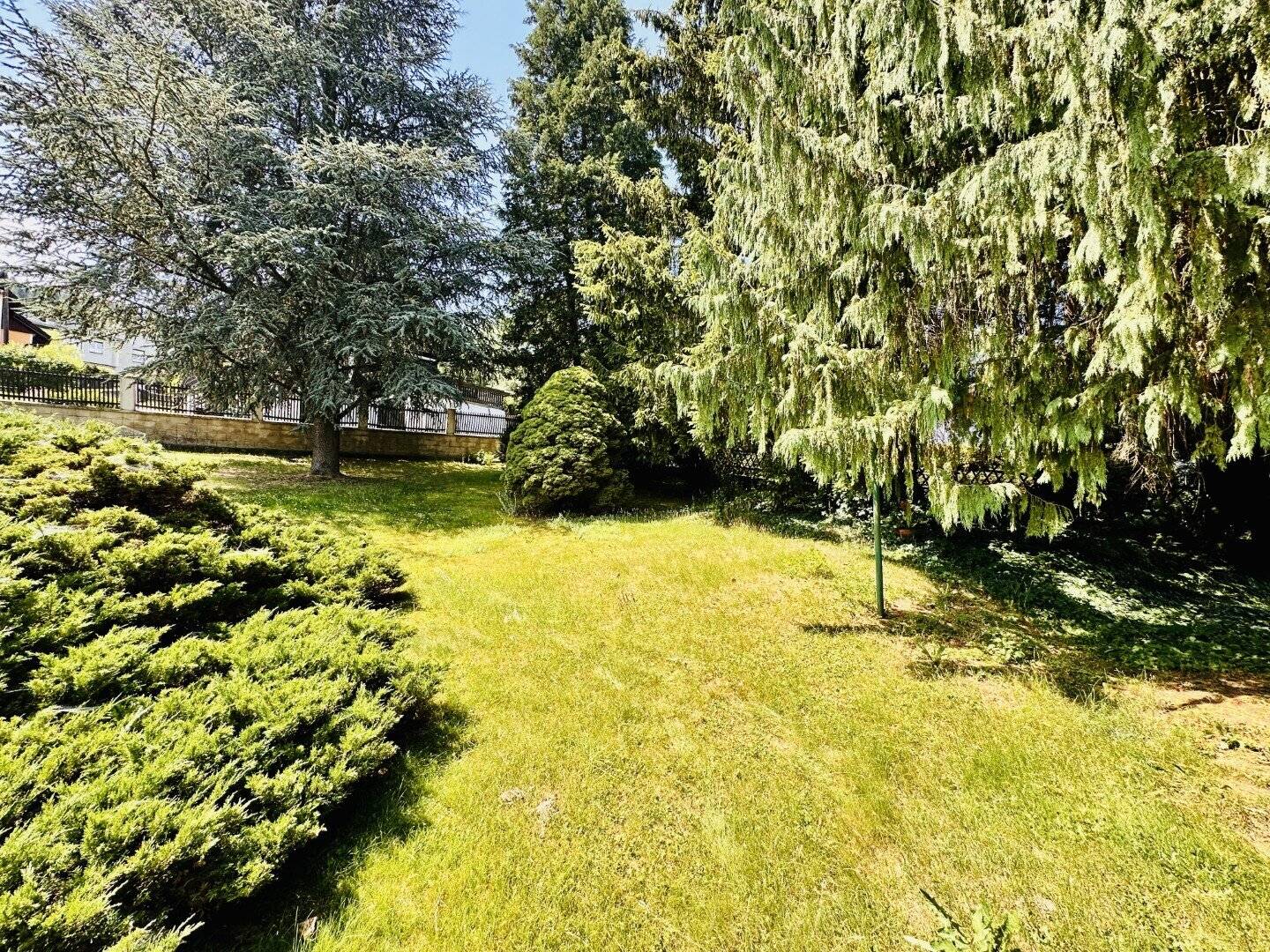 Landhaus mit großem Garten in ruhiger Lage