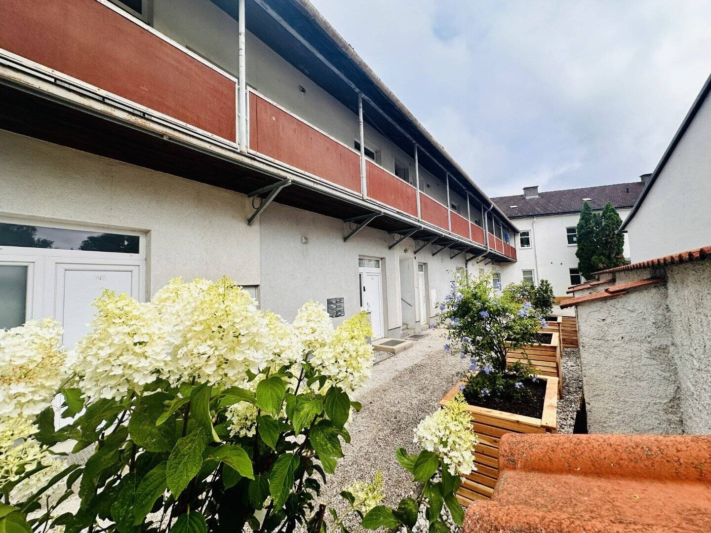 Condominium with communal balcony and own parking space for sale in 2630 Ternitz